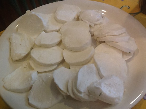 pizza sliced mozzarella