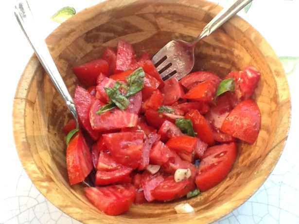 tomato salad:garlic